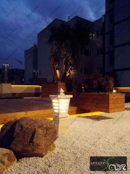 عکسی از پروژه تراس سبز شیرین در حال نمایش گیاهان بیرون پروژه در شب
