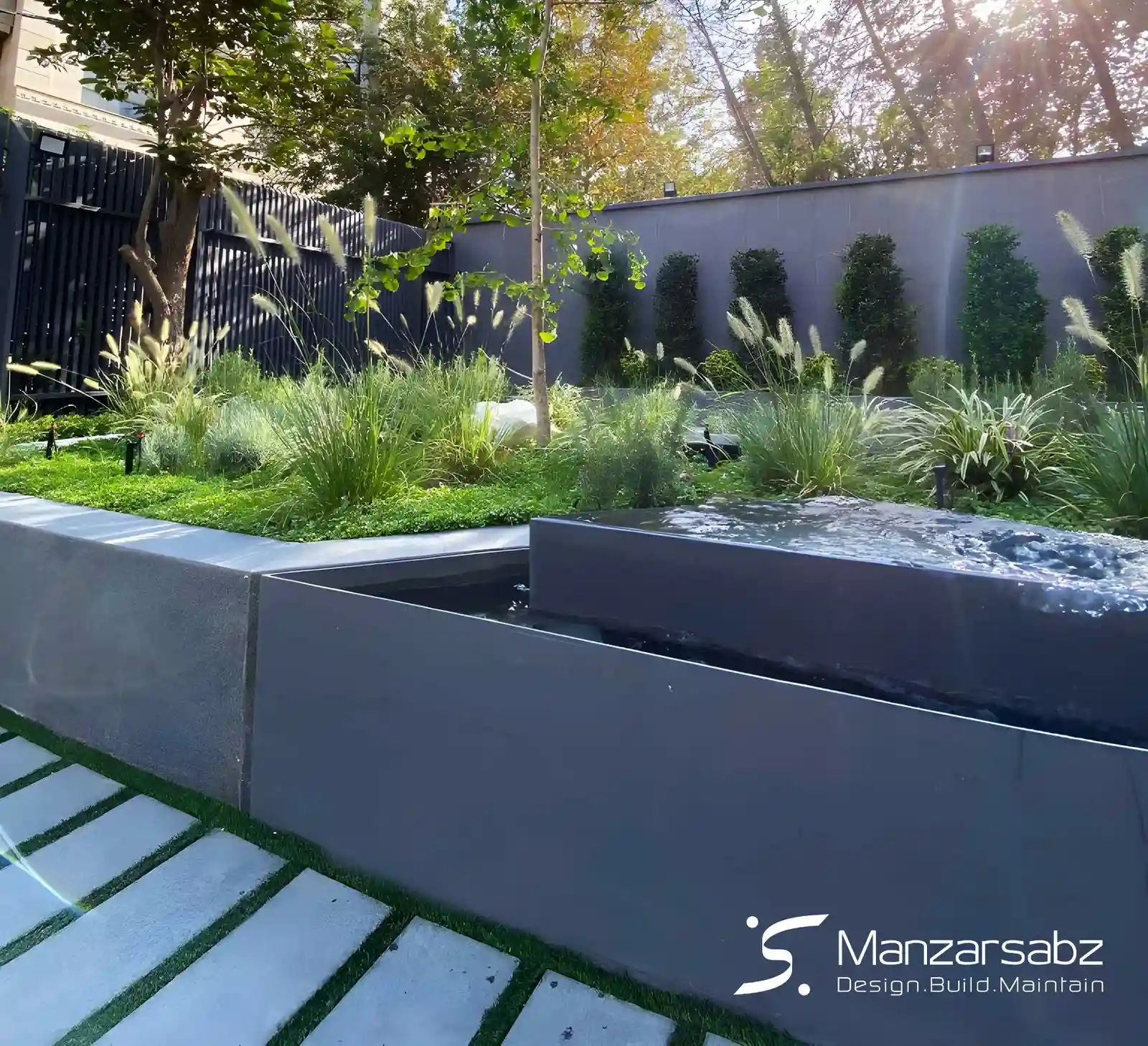 آبنما مدرن خاص فلزی و سفارشی آرامش در طراحی منظر